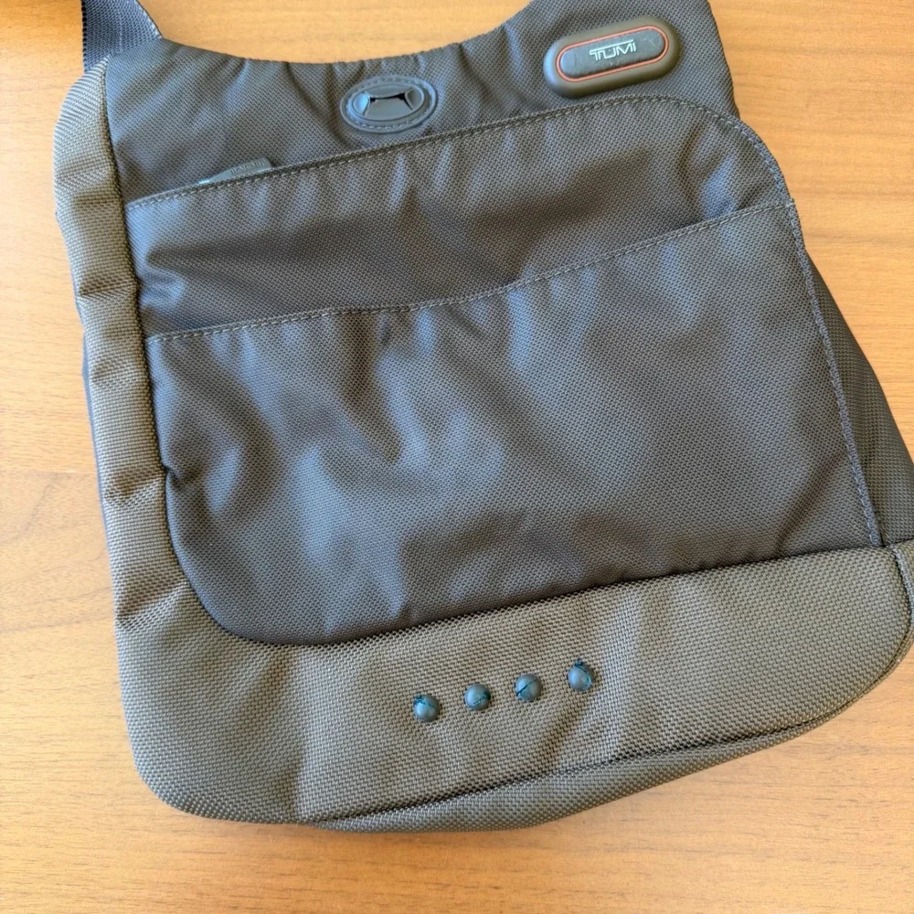 Tumi 5132B Olive Brown Ballistic Nylon Crossbody Messenger Travel Bag 10x10